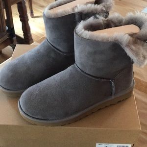 Ugg W mini Bailey Bow II.  Size 8